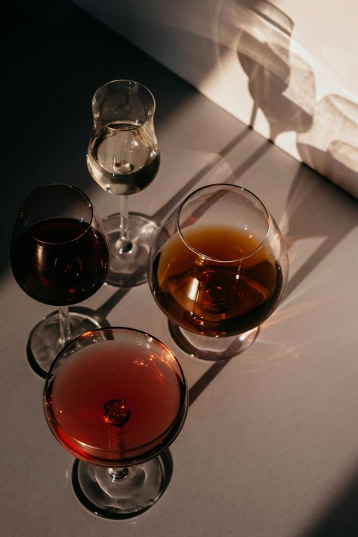 Understanding the Standard Wine Glass: Volume and Varieties